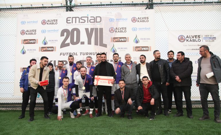EMSİAD FUTBOL TURNUVAMIZDA 2. OLAN TAKIM ANKA PANO